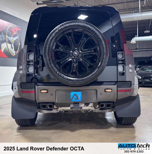2025 Land Rover Defender OCTA