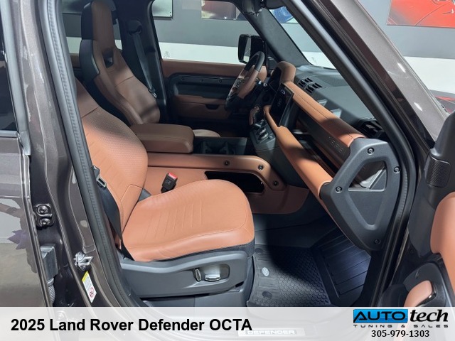 2025 Land Rover Defender OCTA
